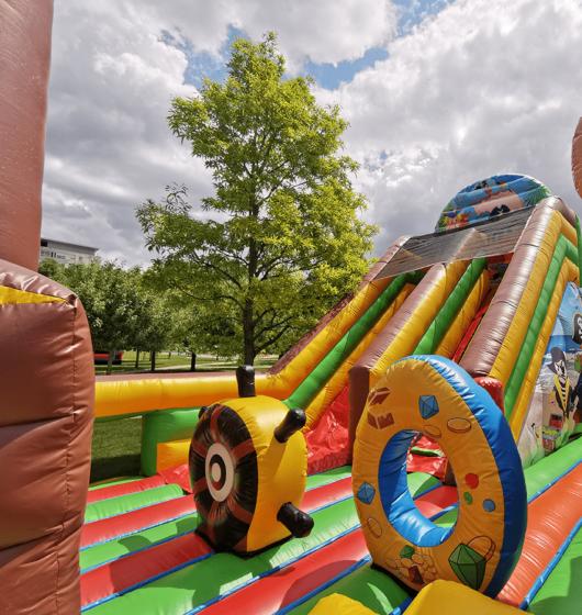 Combo Piratatak location jeu gonflable thème pirates bateau mer france été enfants