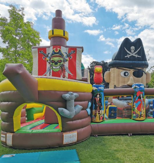 Combo Piratatak location jeu gonflable thème pirates bateau mer france été enfants