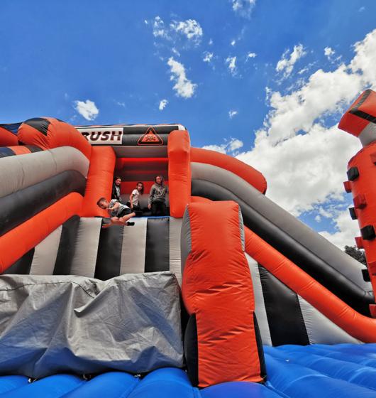 Toxic Rush location jeu gonflable thème industriel saut dans le vide france été enfants