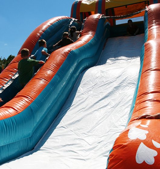 location structure gonflable aquatique