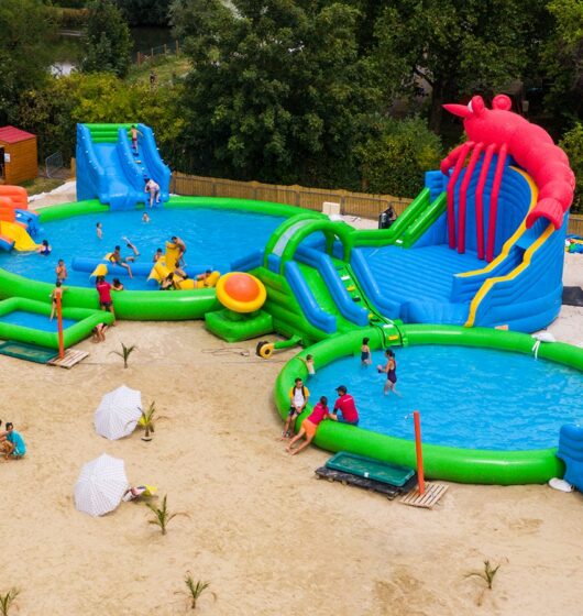 Parc Aquatique Homard location jeu gonflable thème jurassic dinosaure eau aquatique france été enfants