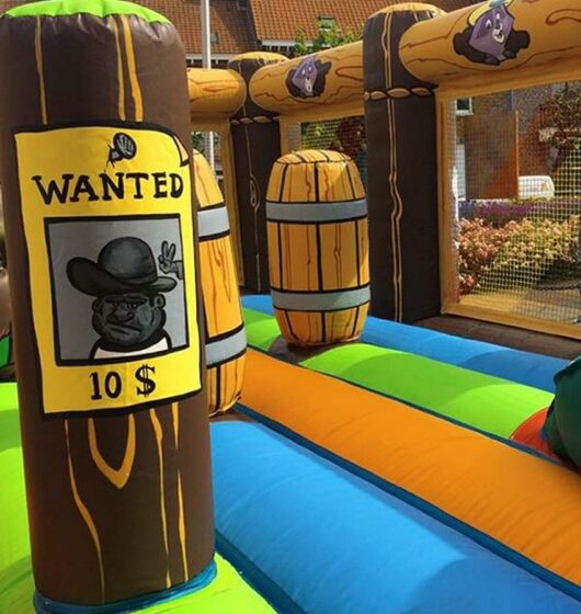 Cowboys & Sioux location jeu gonflable thème cowboy indien far west france été enfants