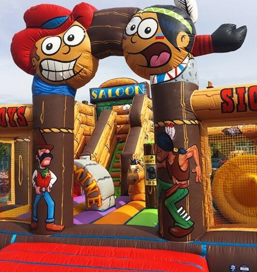 Cowboys & Sioux location jeu gonflable thème cowboy indien far west france été enfants